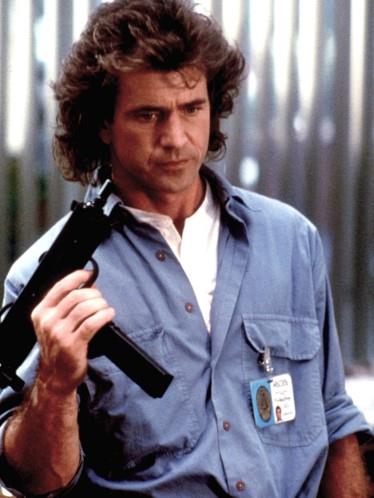 Lethal Weapon (Cehennem Silah) serisi ile popler sinemaya gei yapan Mel Gibson gerek bir aksiyon filmi kahraman olduunu da kantlam oldu.