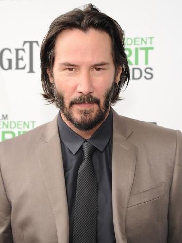50'sine merdiven dayam olsa da, Reeves formunu koruyor. u sralar John Wick adl aksiyon filmi ve Passengers adl romantik bilim kurgu filmi zerinde almalarn srdryor.