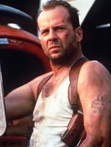 1988 ylnda ilk Die Hard (Zor lm) filminde John McClane karakterini canlandrmasnn zerinden 26 yl gemi olsa da, Bruce Willis hl en ok bu rolle tannyor. Oyuncu bu seri sayesinde hret oldu, birok baka aksiyon filminde rol ald ve seks sembol statsne kavutu.