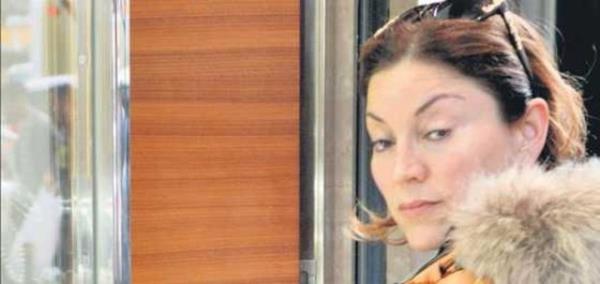 2012'de boand Haluk Bilginer'den Nazl adnda bir kz bulunan arkcy nceki gn grenler tanmakta zorland. Yzn gerdiren ve gz kapaklar kapanmayacak hale gelen Yengi'nin yeni halini grenler gzlerine inanamad. (Takvim)