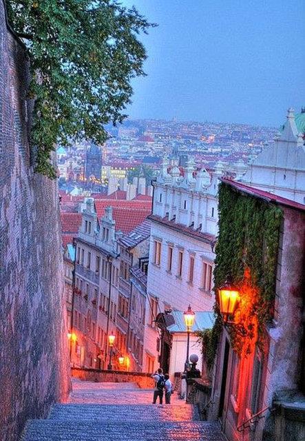 23. Aklar ehri Prag'dan bir sokak