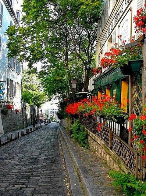 8. Cobblestone Soka, Paris