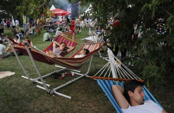 Bu yzden kiinin kendi alaca tedbirlerle korunmas ok nemli" diyor. Mmkn olduunca kenelerin bulunduu alanlardan uzak durmak, hayvan barnaklar, yeillik alanlar...