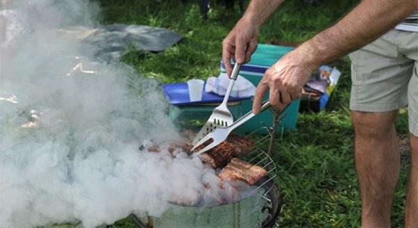 zellikle en ok girme yollar olan boyun yakalarna, kollara, kol ularna, bacaklara, ayaklara, pantolon paalarna.  bununla da bitmiyor...