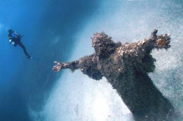 Christ of the Abyss  <p>San Fruttuoso, talya</p>