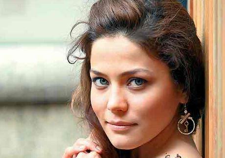 Yurtdndaki Trk okullarnda grev alan retmenlerin hikayesini anlatan 'Selam' filminin barol oyuncusu Burin Abdullah' hatrladnz m?