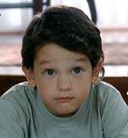 Sanem elik, Nejat ler ve Halit Ergen?in rol ald sevilen dizi Aliye?de Sanem elik?in olunu canlandran Ayberk Koar, o dnemde sevimli halleri ve tavrlar ile ilgiyle izlendi.