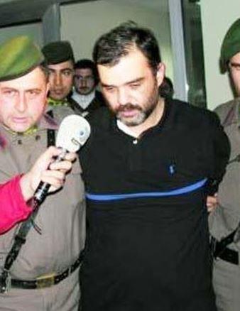 Ancak son yllarda ad, yapt filmlerle deil silah kaakl ve uyuturucuyla anlmaya balad. nce evinde uyuturucu bulundu. Ardndan polisle atmaya girdi.