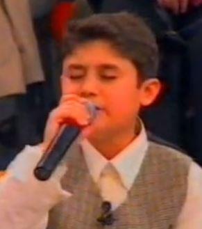 Doutan gelen yank sesi sayesinde bir anda hretin kaplarn aralad.