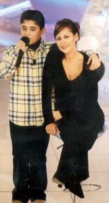 Yine bir programda Hlya Avar'n kucana oturunca bir anda Trkiye'nin gndemine oturdu.