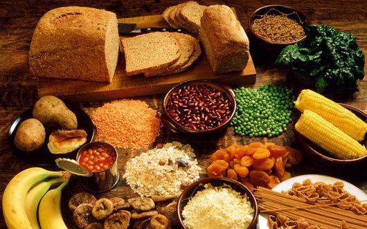 <p><b>30-50 ya beslenmesi:</b></p>  Lifli besinler; lerleyen yalar kansere yakalanma riskini de artrr. Posa zararl maddelerin barsaktan daha hzl gemesini salayarak bizi kansere kar korur. Bata nohut, mercimek, barbunya gibi kurubaklagiller olmak zere, tam buday ekmei, ok tahll ekmek, kepekli makarna ve esmer pirin gibi rafine edilmemi tahllar, ceviz, badem, fndk gibi yal tohumlar, taze ve kurutulmu meyveler sebzeler, kahvaltlk tahl gevrekleri balca posa kaynaklarn oluturmaktadr.