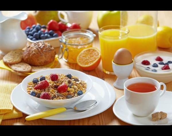 <p><b>12-18 ya beslenmesi:</b></p>  Kahvalt; Aratrmalar kahvalt yapan rencilerin, yapmayanlara gre okul baarlarnn daha iyi olduu, dikkat danklklarnn ise daha az olduunu gsteriyor.