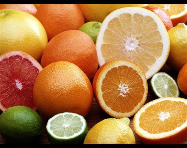 <p><b>1-6 ya beslenmesi:</b></p>  C vitamini; Baklk sistemini glendirmek iin portakal, mandalina, domates, brokoli mutlaka tketilmeli. C vitamininden zengin krmz ve yeil tatl biberi bebeinizin di kama arac olarak kullanmasn salayabilirsiniz.