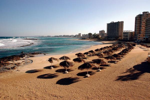 Smestr tatilinde gne, deniz, doa ile bulumak ve sakin bir yere kamak m istiyorsunuz? Akdeniz'in tm ayrntlarn ihtiva eden muhteem kumsallaryla Kbrs, herkesin gerekletirebilecei bir d.