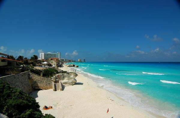Smestr tatilinde gne, deniz, doa ile bulumak ve sakin bir yere kamak m istiyorsunuz? Akdeniz'in tm ayrntlarn ihtiva eden muhteem kumsallaryla Kbrs, herkesin gerekletirebilecei bir d.