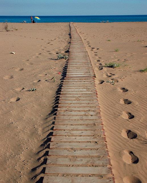 Smestr tatilinde gne, deniz, doa ile bulumak ve sakin bir yere kamak m istiyorsunuz? Akdeniz'in tm ayrntlarn ihtiva eden muhteem kumsallaryla Kbrs, herkesin gerekletirebilecei bir d.