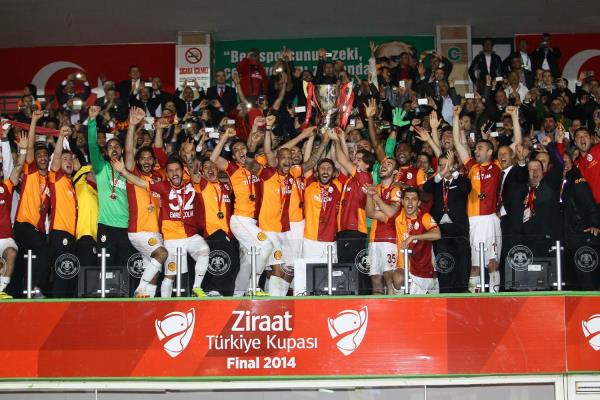 Ziraat Trkiye Kupas finalinde Eskiehirspor'u 1-0 yenen Galatasaray, kupasn dzenlenen trenle ald.
