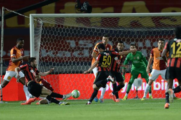 Siz buna GALATASARAY demisiniz ama bu bildiin kupalarn efendisi.