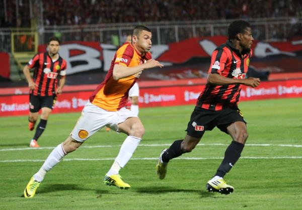 Sabri gibisin sevdiceim. Bir eyler yapyorsun ne yaptn ne sen biliyorsun ne de ben anlyorum.