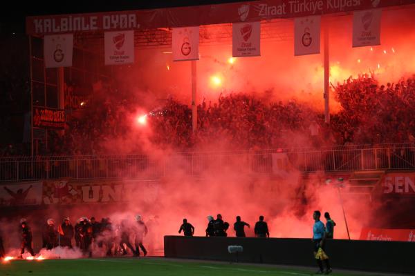Gelecek sene Sneijder mutlak kalmal..Sneijdere gre uygun bir takm yaratlmal ve uygun bir hoca getirilmeli.