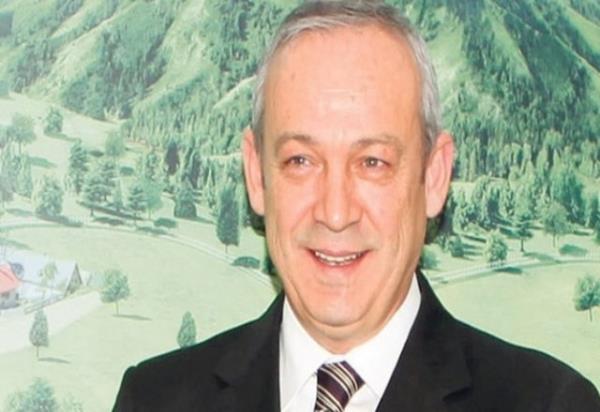 <p><b>Muharrem YILMAZ</b></p>  Sta St rnleri A. .'nin Ynetim Kurulu Bakan olan Ylmaz, Uluda niversitesi ktisadi ve dari Bilimler Fakltesi'nde ktisat dalnda yksek renimini tamamlad.