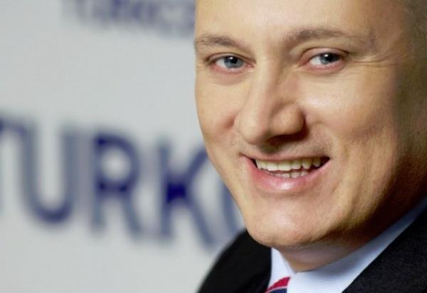 <p><b>Sreyya Ciliv</b></p>  Turkcell Genel Mdr. Michigan niversitesi Bilgisayar Mhendislii ve Endstri Mhendislii blmlerini bitirdi.