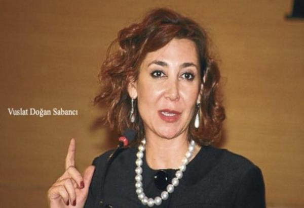<p><b>Vuslat Doan Sabanc</b></p>  Hrriyet Gazetecilik ve Matbaaclk Anonim irketi Ynetim KuruluBakan. Bilkent niversitesi Ekonomi Blm'nden mezun oldu ve New York'taki Columbia niversitesi'nde Uluslararas Medya ve letiim alannda yksek lisans yapt.