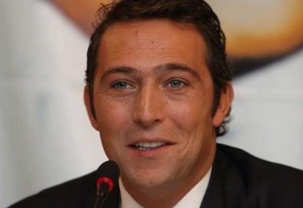 <p><b>Ali Ko</b></p>  1995 - 1997 ABD' de Mastern Harvard niversitesi Boston Massachusetts letme Fakltesi'nde yapt. 1985 - 1989 ABD Texas'da Rice niversitesi Houston letme Fakltesi'ni bitirdi.