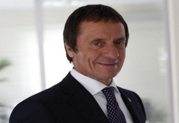 <p><b>Ahmet Zorlu</b></p>  Zorlu Holding Ynetim Kurulu Bakan. lkokuldan sonra ticarete atld.