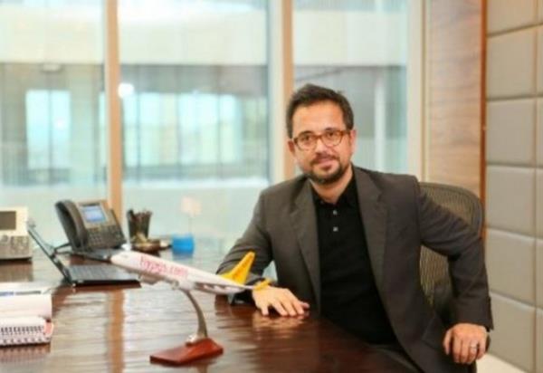 <p><b>Ali smail Sabanc</b></p>  ABD'de bulunan Tufts niversitesi'nde ekonomi ve siyasal bilgiler alannda eitim ald.