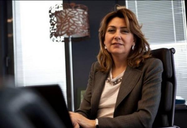 <p><b>Arzuhan Doan Yalnda</b></p>  Doan TV Holding A Ynetim Kurulu Bakan. Saint Michel Lisesi'ni bitirdi. Boazii niversitesi Sosyoloji mezunu.