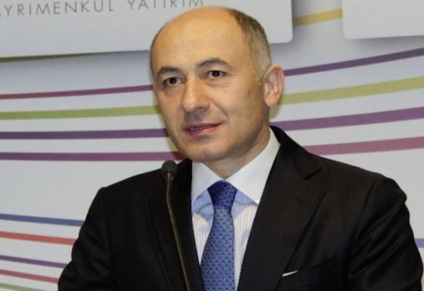 <p><b>Erman Ilcak</b></p>  Rnesans Holding Ynetim Kurulu Bakan. ODT naat blm mezunu.