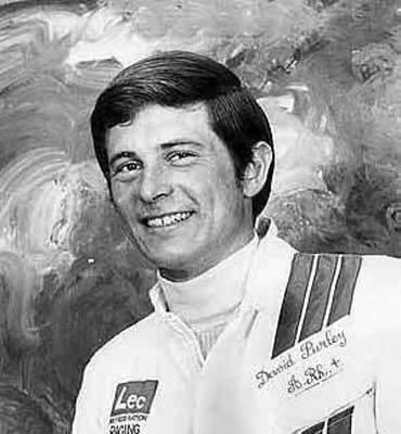 <b>Yerekimine dayanma rekoru...</b> Yar pilotu David Purley saatteki hznn 173 km'den 0'a inmesi 66 cm'lik bir mesafede gerekleince yksek bir basnca maruz kald.ngiltere Northamptonshire, Sivertone Yar pistinde 13 Temmuz 1977'de meydana gelen kazada Purley, 179.8 g basnca ayrca 29 krk, 3 kk ve kalbinin 6 kez durmasna ramen hayatta kalmay baard.