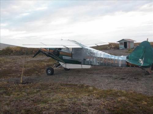 nce bir ay tarafndan paralanan, ardndan bantlanan uak pilotunu sa salim eve kadar ulatrd.