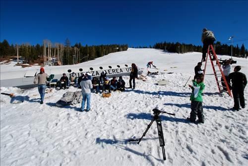 Filmlere dahi konu olan And Dalar uak kazas, havaclk tarihinde hi bir zaman unutulmad. 13 Ekim 1972'de 45 kiiyi tayan uak And Dalar'na arpp dm, hayatta kalan 16 kii ancak 23 Aralk 1972 gn kazann zerinden iki aydan uzun bir sre getikten sonra kurtarlabilmitir.