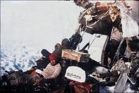 Rugby oyuncularnn yaam mcadelesini anlatan 'Alive' isimli kitap 1975 ylnda ktnda uzun sre bestseller listelerinde kalm, hikaye filme ekilerek Trkiye'de de 'Yaamak in' adyla gsterilmiti.