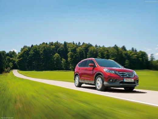 <p><b>Honda:</b></p> CR-V, Civic HB Dizel Honda ilk dizel modeli Civic HB 1.6 litreyi Mays aynda mterilerle buluturdu. Yeni kk hacimli dizel motor, Avrupa'da sata sunulacak olan "Earth Dreams Technology" isimli yeni bir motor serisinin ilk rn olarak karmza kyor. Honda'nn en nemli yenilii hi kukusuz efsane SUV modeli CR-V olacak. Yeni CR-V'de iki motor seenei var. Yln ortalarnda 2.0 litre benzinli ve 2013'n sonlarna doru 1.6 litre dizel piyasaya giri yapacak.