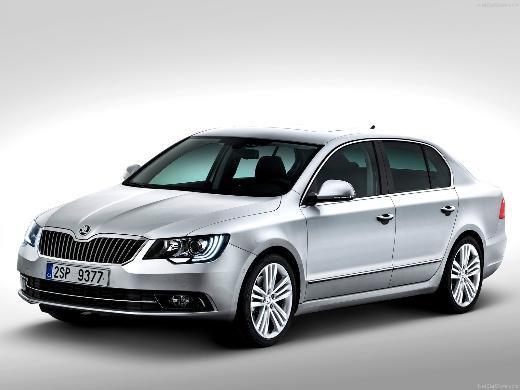 <p><b>Skoda:</b></p> Rapid, Yeti 1.4 TSI DSG, Octavia, Superb Geen yl satlar zplayan Skoda'nn yeni rn ata 2013'te de srecek. Marka, yeni sedan modeli Rapid'in satna balad. Rapid'te 1.2. lt 75 beygir, 1.2 lt TSI 105 beygir, 1.4 TSI 122 beygir benzinli, 1.6 lt TDI 105 beygir motor seenekleri bulunuyor. Rapid'in Spaceback adndaki dier gvde seenei Kasm'da tketicirle buluacak. Skoda SUV modeli Yeti'nin 1.4 TSI DSG seeneini satmaya balad. Geen ay ayrca Octavia'nn 3. jenerasyonu sata kt. Temmuz'da da Skoda'nn yeni marka kimliine uygun olarak makyajlanacak Superb ithal edilecek.