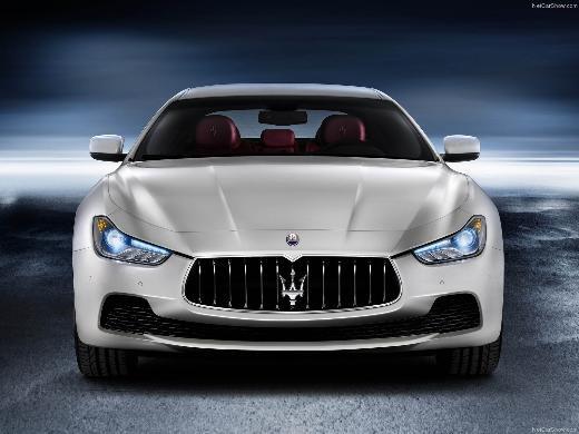 <p><b>Maserati:Quattroporte,</b></p> Ghibli Maserati'nin lks sportif sedan segmentinin ncs olarak tarihe geen Quattroporte modelinin 6'nc nesli yollara kt. FerMas, Nisan'dan itibaren 4 kapl otomobilin satna start verdi. 800 milyon euroluk yatrmn meyvesi olan yeni Quattroporte, eski jenerasyona gre 20 cm daha uzun boyutlaryla dikkat ekiyor. Otomobilde 530 beygir g reten 4.7 litrelik motor var. Maserati'nin yl sonu sprizi ise Ghibli olacak. Kk Quattroporte olarak lanse edilen ara, talyan markann yeni kozu.