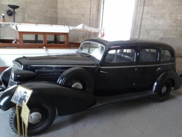 12 silindirli Cadillac, dneminin en popler otomobillerinden biriydi..