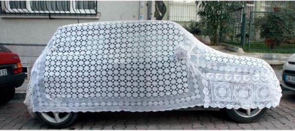 <p><b>Danteller her yeri ele geirmitir</b></p>  Uzun sre hareketsiz kalan kardeinizi bir sabah dantelle kapl bulabilirsiniz.