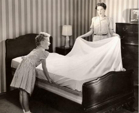 <p><b>Yataklar her zaman derli topludur</b></p>  #AnneEvinde yataklar her zaman jilet gibidir. Yanllkla yatan zerine falan oturursak "vay halimize!"