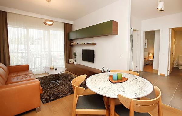 <p><b>Ev prl prldr, temizlikten tm ev Alp Dalar gibi kokar</b></p>  "#AnneEvinde miyiz, Heidi'nin zplaya zplaya dolat dalarda m?" belli olmayan durumdur. Bu arada bu prl prl evler iin sizleri buraya alalm.