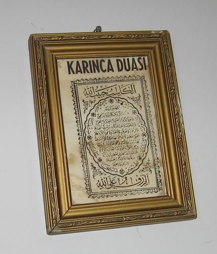 <p><b>Eve bereket getiren "Karnca Duas" grmek</b></p>  Anne evinde hrsza kar erken uyar ve nleme, ktla kurakla kar bereket.