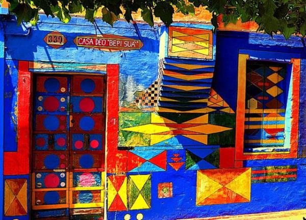 1872 ylnda adada dantel retmek iin okul da alm. Burano danteli ine ile ileniyor ve dantel elbiseler olduka pahal satlyor. Dantel bir ocuk ya da kadn elbisesinin fiyat 600-700 liray buluyor.