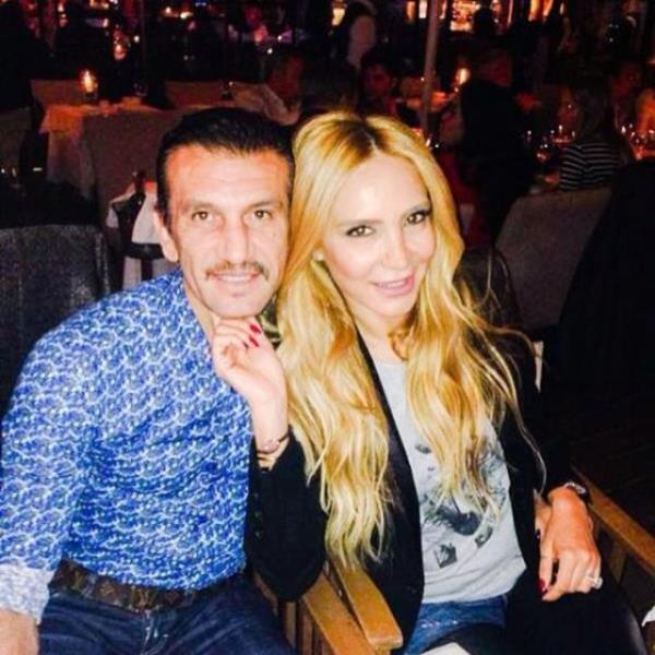 IIL REBER   Akito bir fotoraf ektirebilir miyiz dedim. Gittim yanna cesaretimi toplayp