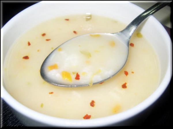 <p><b>TAVUK SUYU ORBA:</b></p>   * Tavuk sulu sebze orbalar, ntrofil ismi verilen iltihap hcrelerini engelliyor. (Ntrofiller, solunum yollarnda muks salgsn artrarak ksrk, burun tkankl, geniz aknts gibi hastalk belirtilerinden sorumlu tutulan hcrelerdir.)