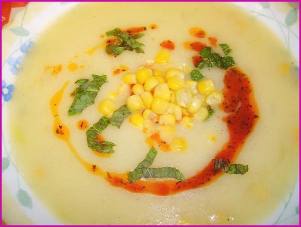 <p><b>MISIR ORBASI:</b></p>   * Lif ynnden zengin bir besin olmas, kan ekerinin dengeli bir ekilde ykselmesini salar. Bol lif, sindirim sisteminin dzenli almasn salayarak kabzl da nler ve ishali keser.   <p>* Koroner kalp hastal riskini azaltr. * erdii yksek karbonhidrat sayesinde da enerjinize enerji katar.</p>