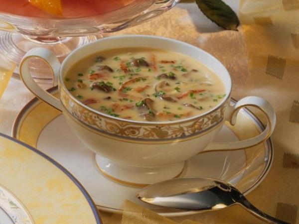 <b>MANTAR ORBASI:</b> Tm dnyada onbinlerce eidi bulunan mantar protein ve demir asndan ok zengindir. Ayrca mantarda A, B, D, P ve K vitaminleri ile kalsiyum, potasyum, fosfor ve bakr mineralleri de bulunur. * erdii Protein deeri sayesinde etin yerini tutar. Baklk sistemini glendirerek hastalklara kar direnci arttrr.