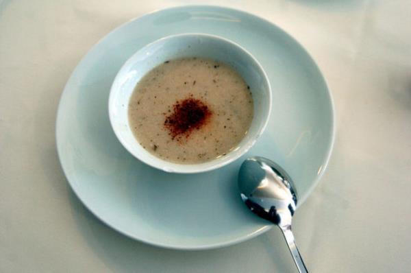 "Su ayn ii yapmaz m?" sorusunu akla getirebilir tabi ki bu, su da mideyi doldurur ve ghrelin hormonu yapmn engelleyebilir mi? Su mideyi ok ksa zamanda ve ok ksa bir yoldan terk eder.